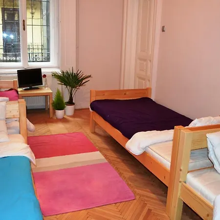 California Hostel *